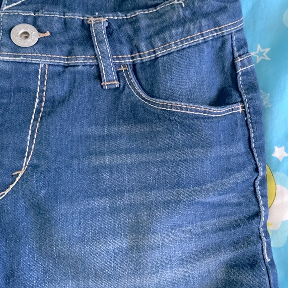 Levi's Girls Denim Overal shorts - Picture 3 of 5